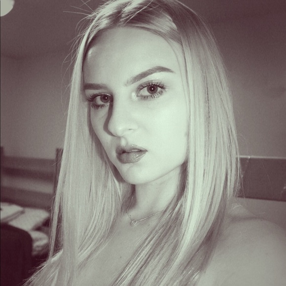 Meet your Posher, Rae - Picture 1 of 1
